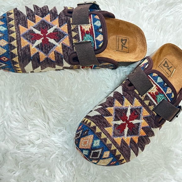 NWOT Dirty Laundry Women's Colorful Clog 𖤓 Slide On Shoes. - Picture 2 of 9